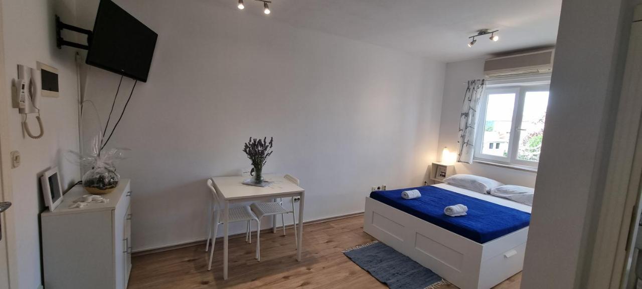 Tiny Studio Big Living Ровинь Экстерьер фото