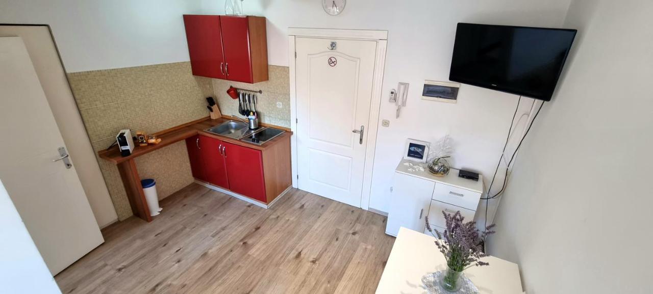 Tiny Studio Big Living Ровинь Экстерьер фото