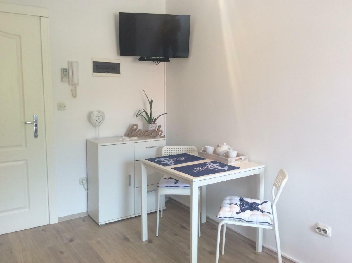 Tiny Studio Big Living Ровинь Экстерьер фото